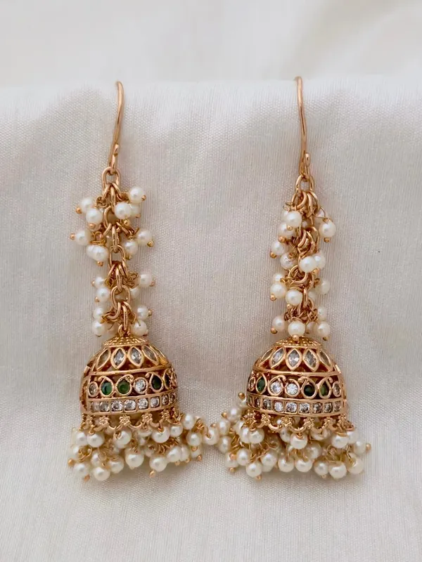 Pearl_&_Emerald_Cluster_Gold_Jhumka_Earrings