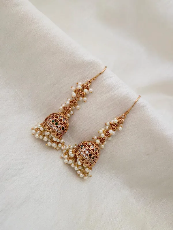 Pearl_&_Emerald_Cluster_Gold_Jhumka_Earrings