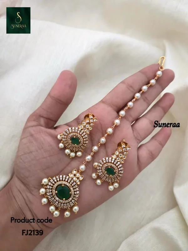 Emerald_Maang_Tikka_with_Matching_Earrings_Set