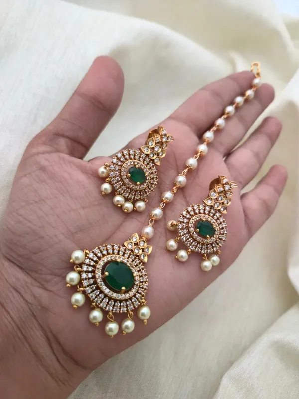 Emerald_Maang_Tikka_with_Matching_Earrings_Set