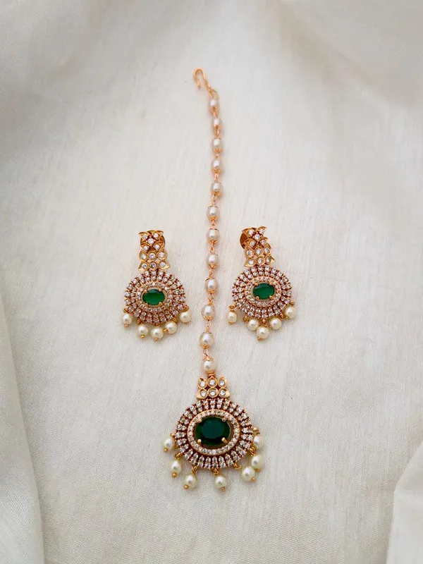 Emerald_Maang_Tikka_with_Matching_Earrings_Set