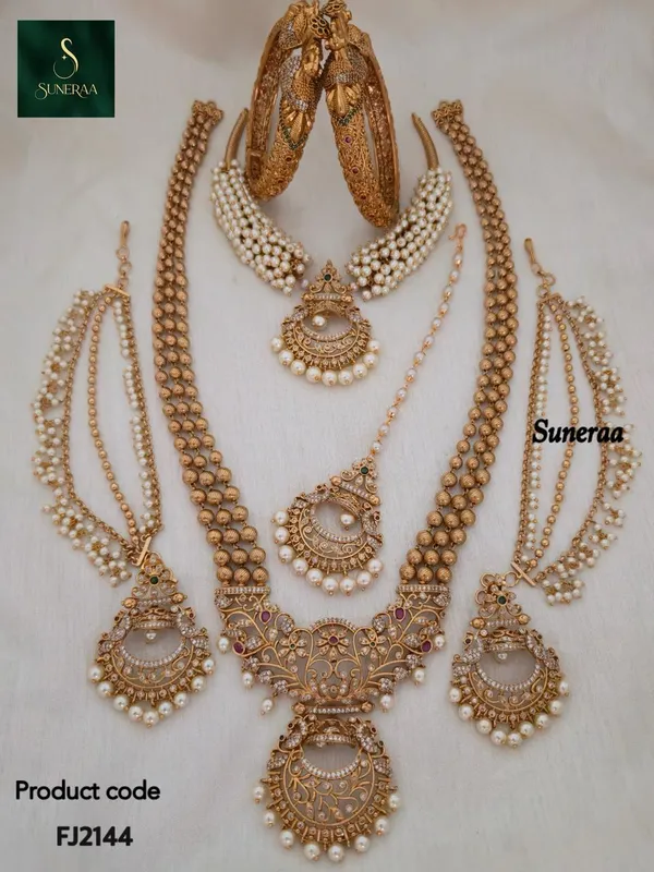 Narula_Gold_&_Pearl_Bridal_Set