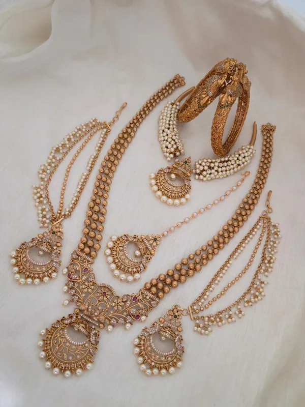 Narula_Gold_&_Pearl_Bridal_Set