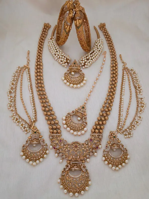 Narula_Gold_&_Pearl_Bridal_Set