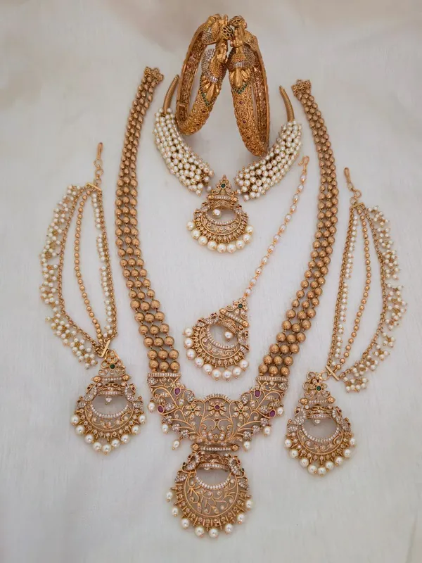 Narula_Gold_&_Pearl_Bridal_Set