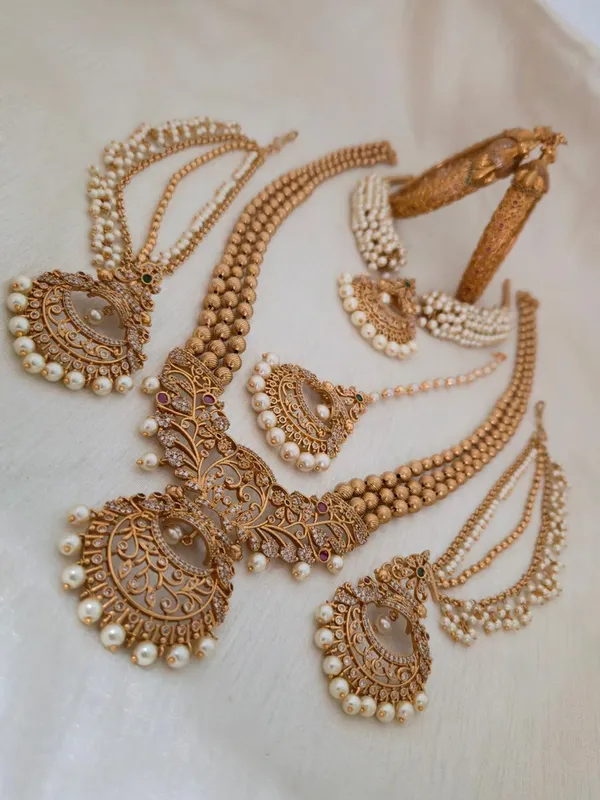Narula_Gold_&_Pearl_Bridal_Set