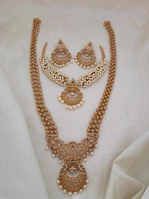 Sumiya_Long_Haram_&_Pearl_Choker