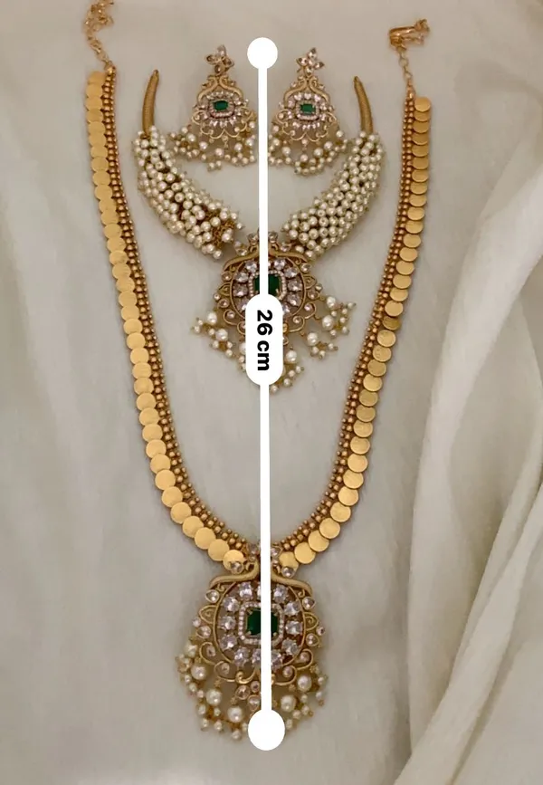 Emerald_&_Pearl_Temple_Jewellery_Set