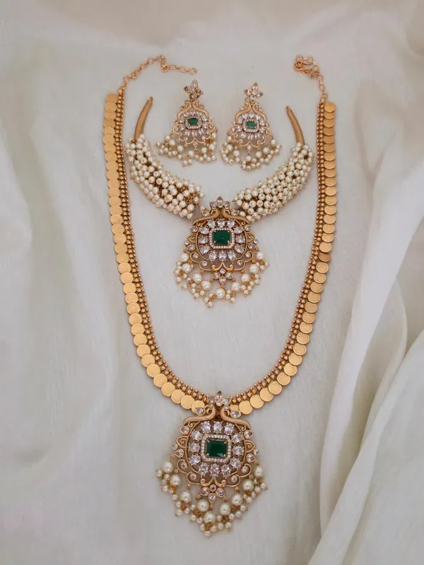 Emerald_&_Pearl_Temple_Jewellery_Set