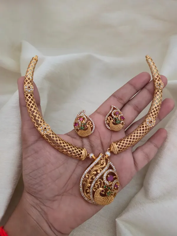 Sureka_Hasli_Necklace_Set