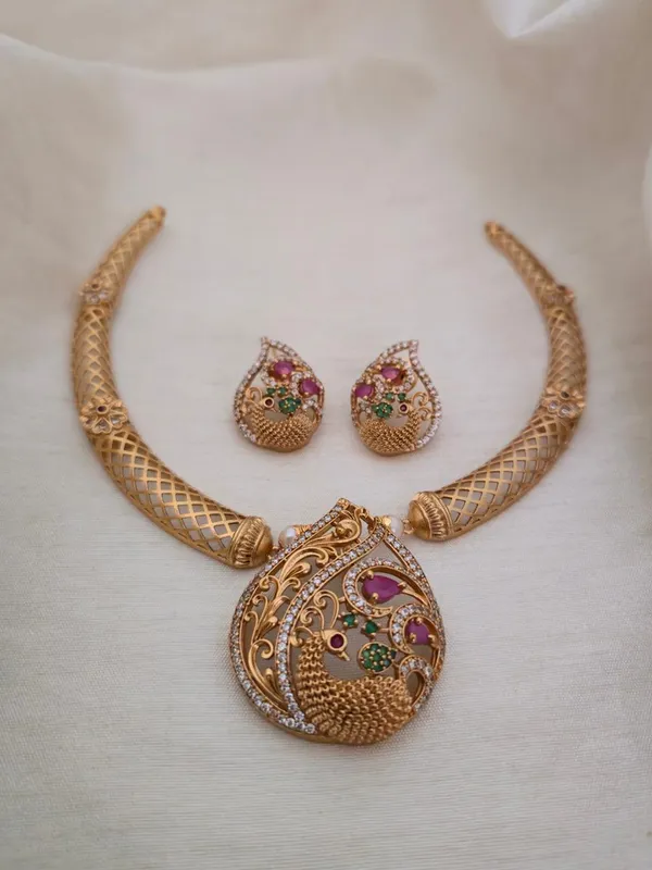 Sureka_Hasli_Necklace_Set