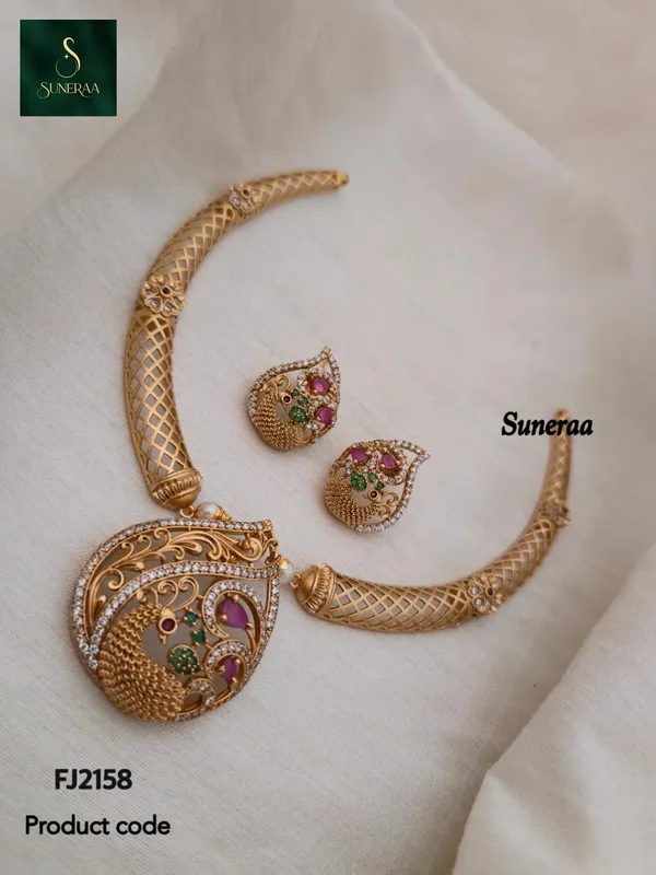 Sureka_Hasli_Necklace_Set