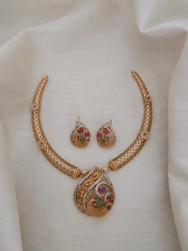 Sureka_Hasli_Necklace_Set