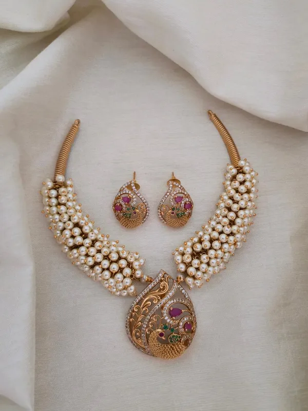 Sureka_Pearl_Hasli_Necklace_Set
