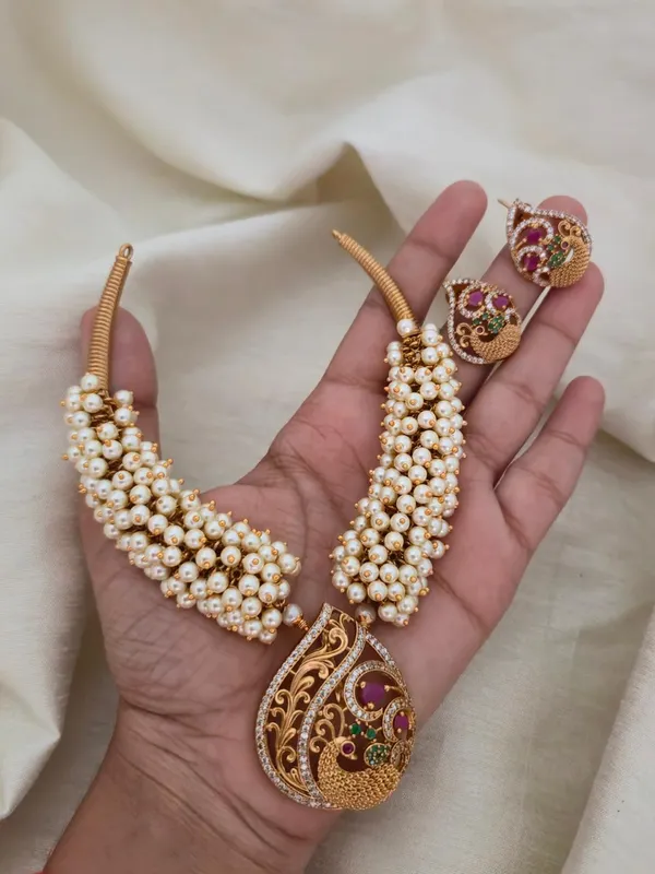 Sureka_Pearl_Hasli_Necklace_Set