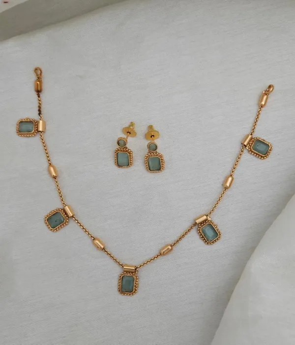 Contemporary_Mint_Green_Stone_Choker_Set