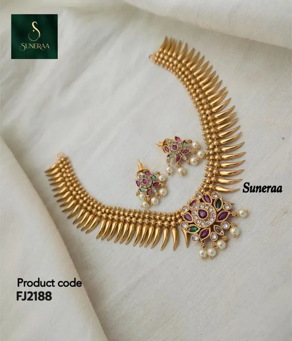 Mayuri_Delicate_Floral_Kemp_Necklace