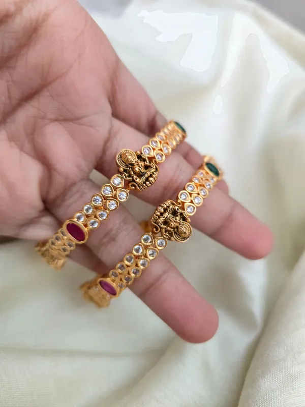 Meenakshi_Ratna_Temple_Bangles