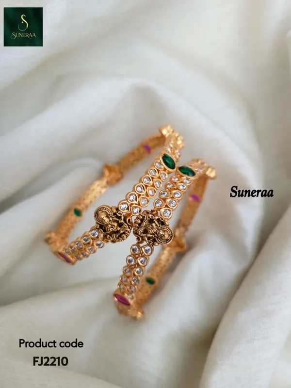 Meenakshi_Ratna_Temple_Bangles