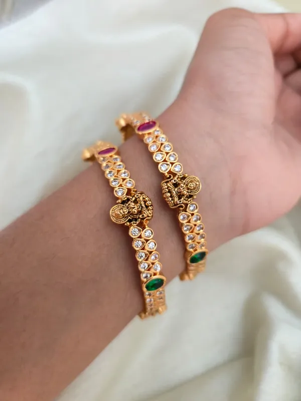 Meenakshi_Ratna_Temple_Bangles