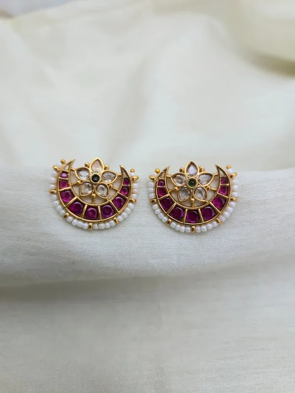 Kundan_Floral_Half_Moon_Stud_Earrings