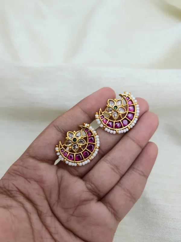 Kundan_Floral_Half_Moon_Stud_Earrings
