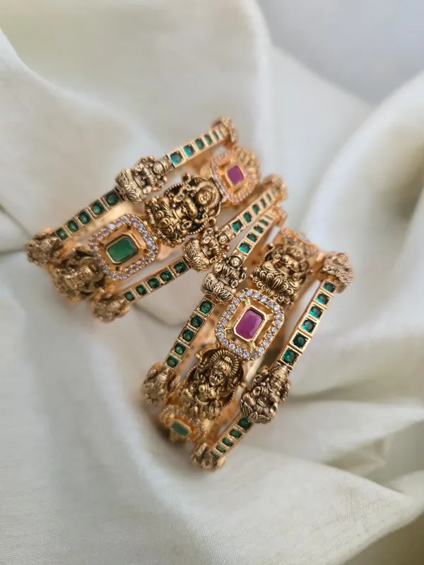 Sriyal_Temple_Bangles_Set
