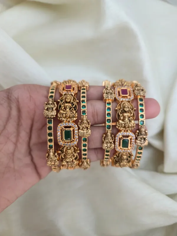 Sriyal_Temple_Bangles_Set