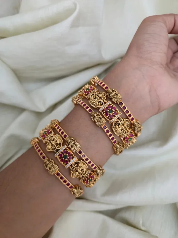 Kashmika_Lakshmi_Bangles_Set