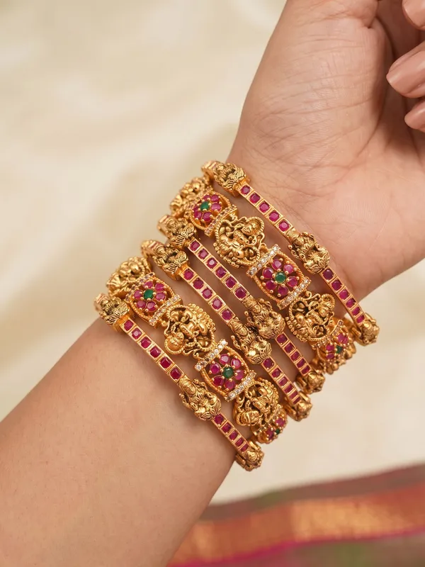Kashmika_Lakshmi_Bangles_Set