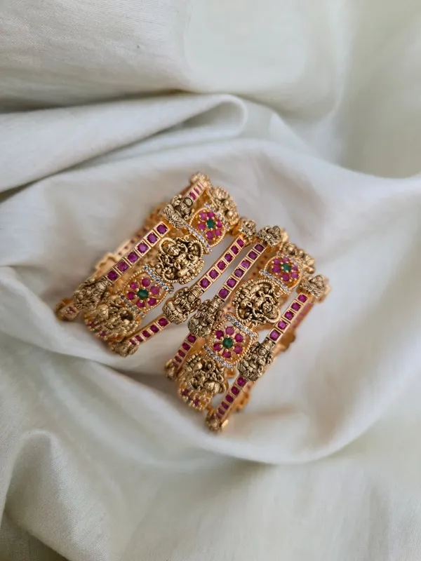 Kashmika_Lakshmi_Bangles_Set