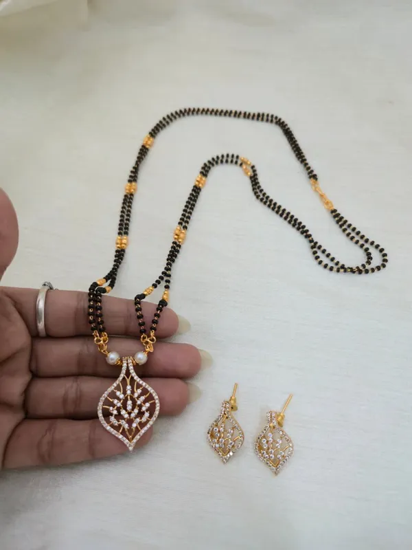 Rishita_Long_White_Black_Beads_Necklace_Set