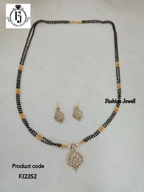 Rishita_Long_White_Black_Beads_Necklace_Set