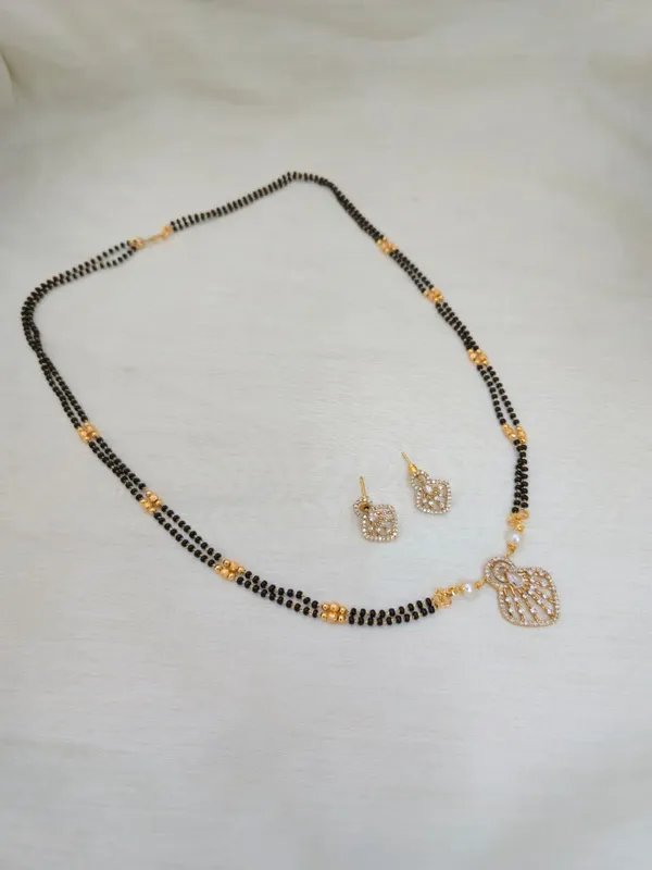 Rishita_Long_White_Black_Beads_Necklace_Set