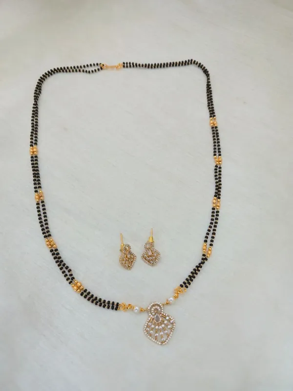 Rishita_Long_White_Black_Beads_Necklace_Set
