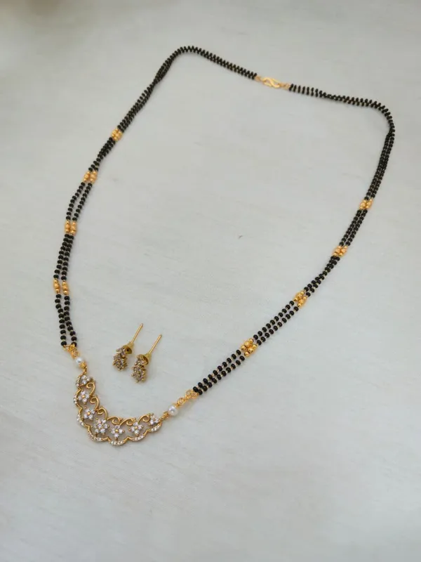 Eswari_Long_White_Black_Beads_Necklace_Set