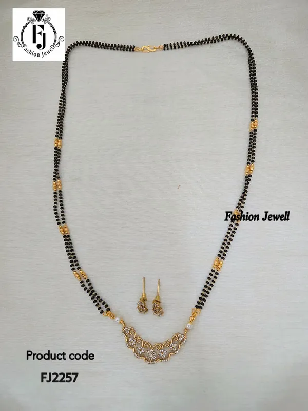 Eswari_Long_White_Black_Beads_Necklace_Set