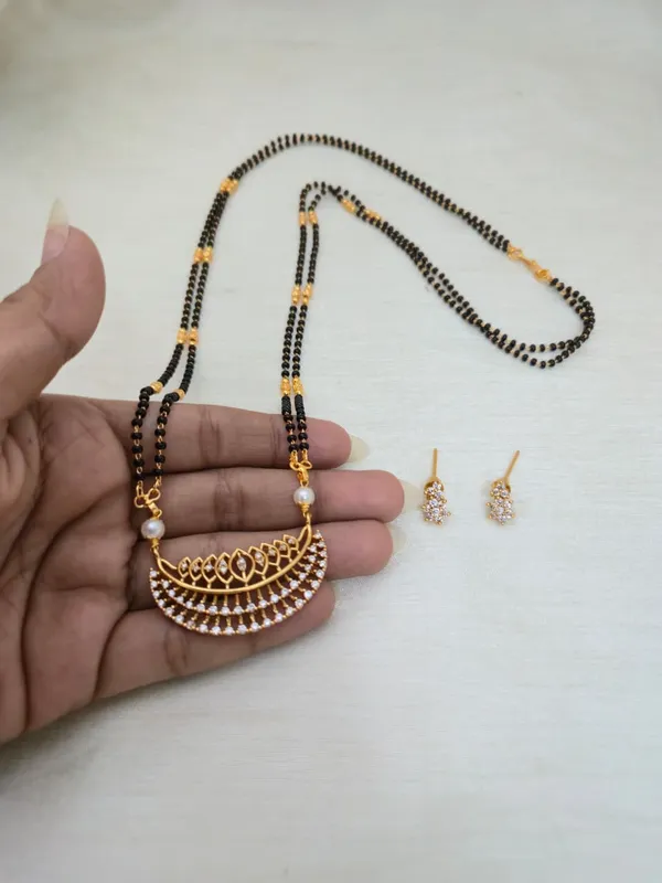 Manjari_Long_White_Black_Beads_Necklace_Set