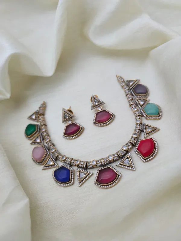 Vyapini_Antique_Navaratna_Necklace_Set