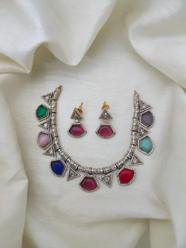 Vyapini_Antique_Navaratna_Necklace_Set