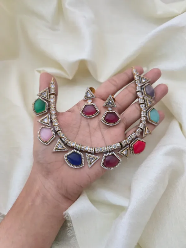Vyapini_Antique_Navaratna_Necklace_Set