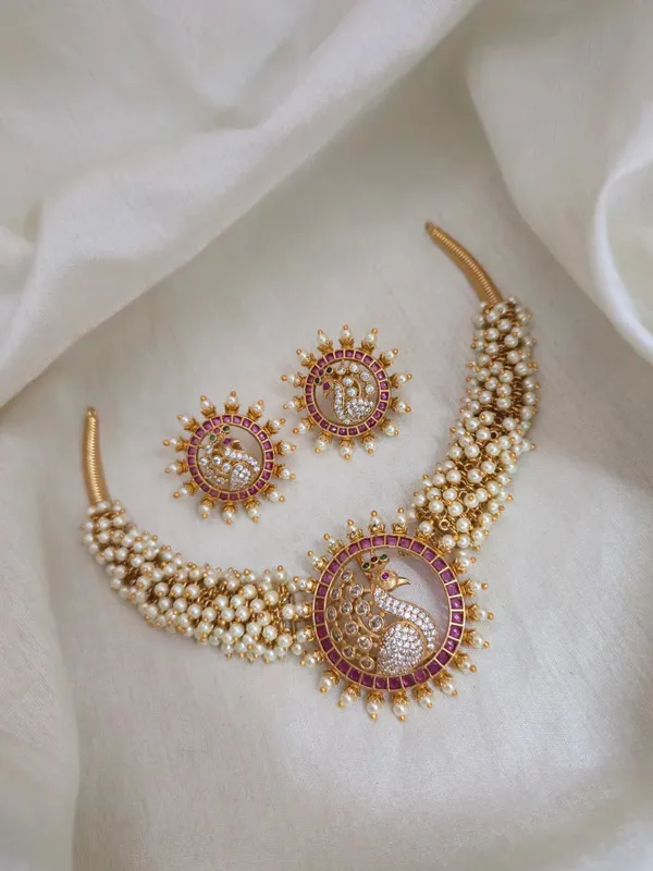 Syamla_Peacock_Pearl_Cluster_Hasli_Necklace_Set