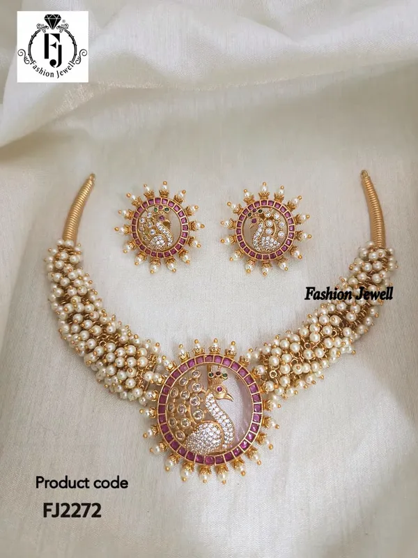 Syamla_Peacock_Pearl_Cluster_Hasli_Necklace_Set