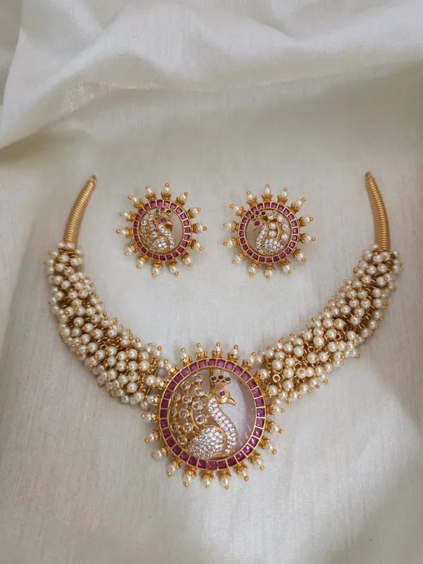 Syamla_Peacock_Pearl_Cluster_Hasli_Necklace_Set