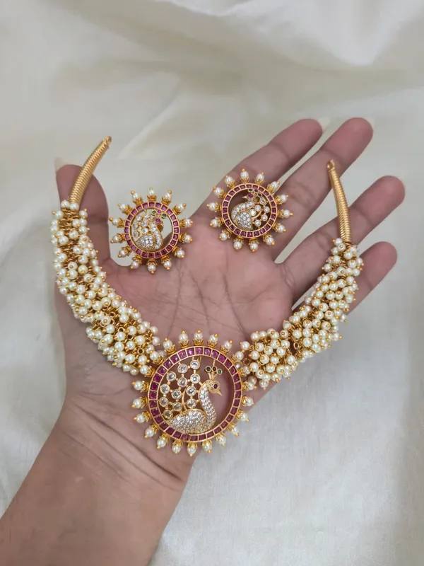 Syamla_Peacock_Pearl_Cluster_Hasli_Necklace_Set
