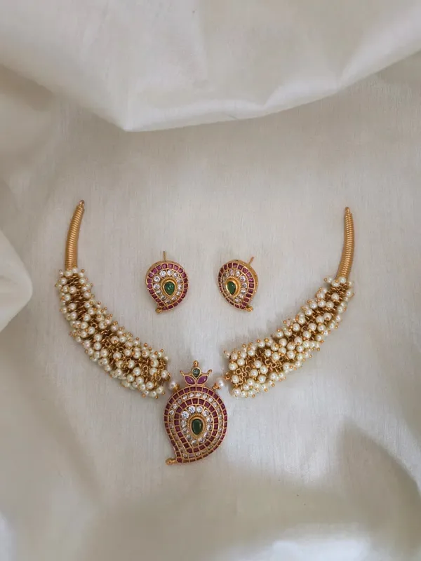 Mango_Pendant_Pearl_Cluster_Hasli_Necklace_Set