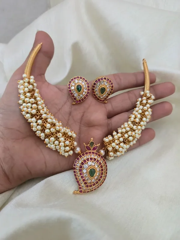 Mango_Pendant_Pearl_Cluster_Hasli_Necklace_Set