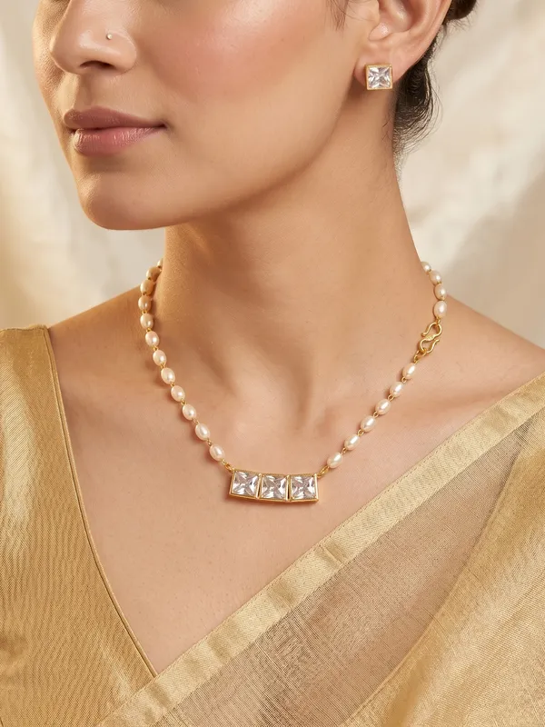 Trendy_3_stone_Ad_pendant_with_single_line_Pearl_Mala_set