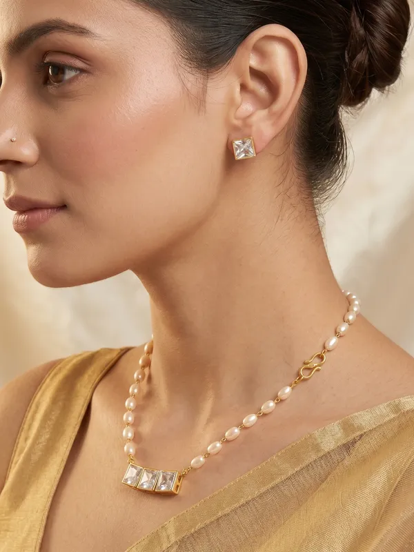 Trendy_3_stone_Ad_pendant_with_single_line_Pearl_Mala_set
