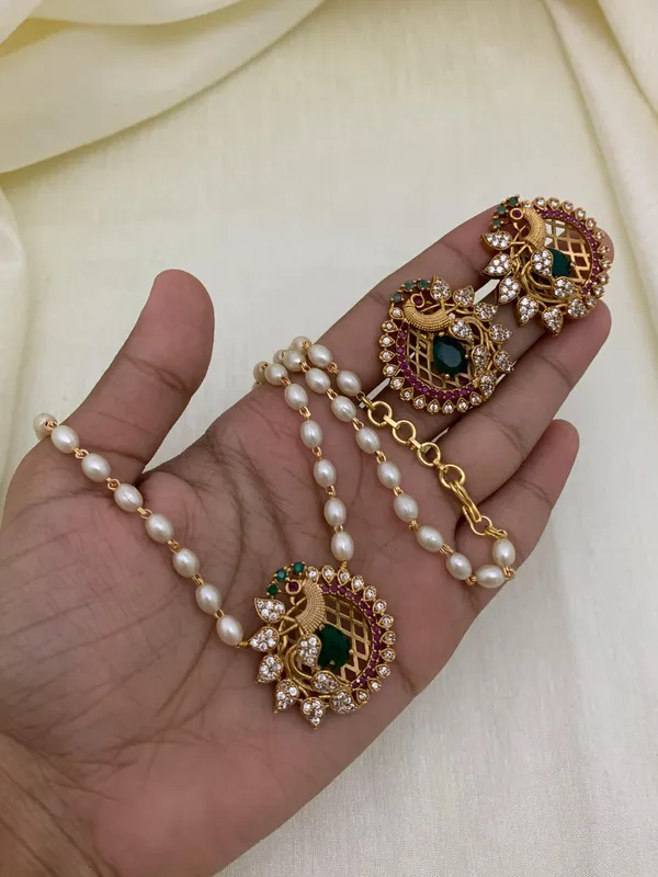 Ethnic_Pecock_Pendant_with_Pearl_Mala_set